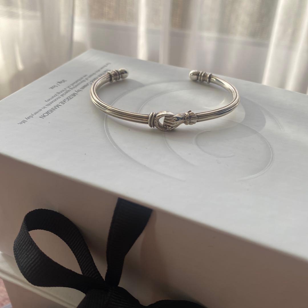 agete ハンド　モチーフ　デザイン　バングル　ブレスレット