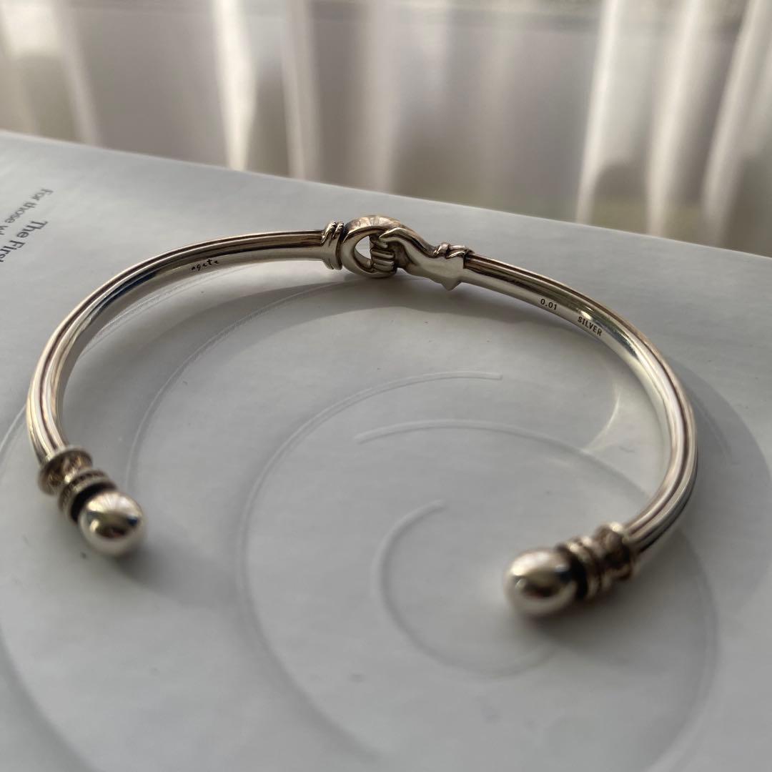 agete ハンド　モチーフ　デザイン　バングル　ブレスレット