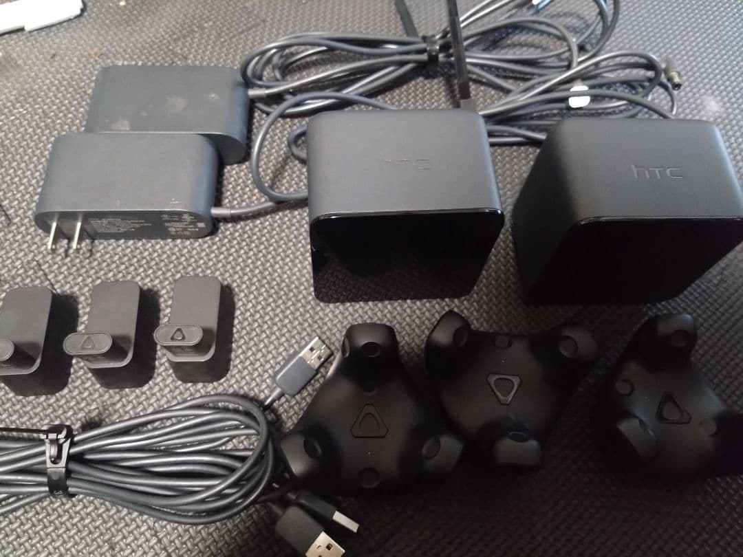 Viveトラッカー3.0 ✕３個（ドングル３個付）ベースステーション1.0✕２個