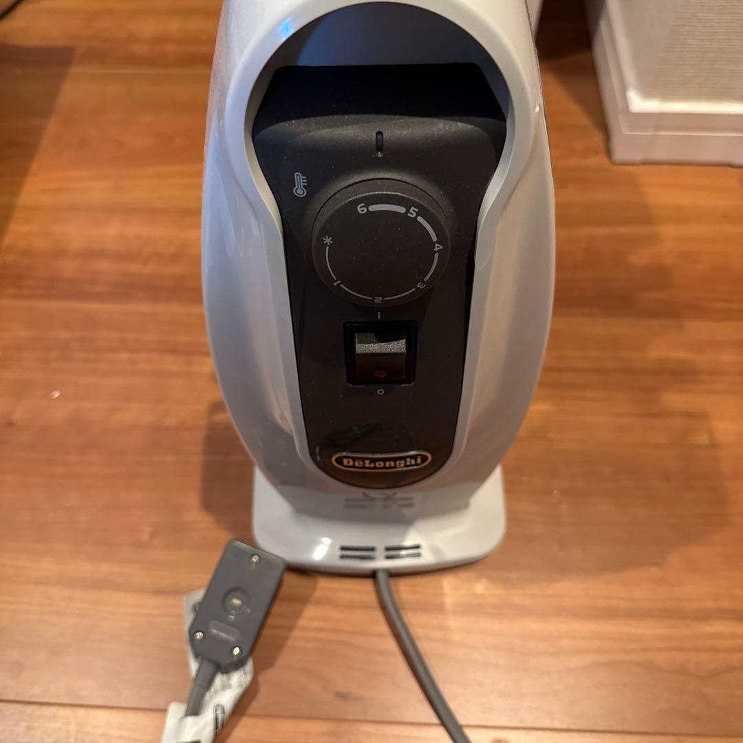 DeLonghi ミニ　オイルヒーター RHJ01A505-DW