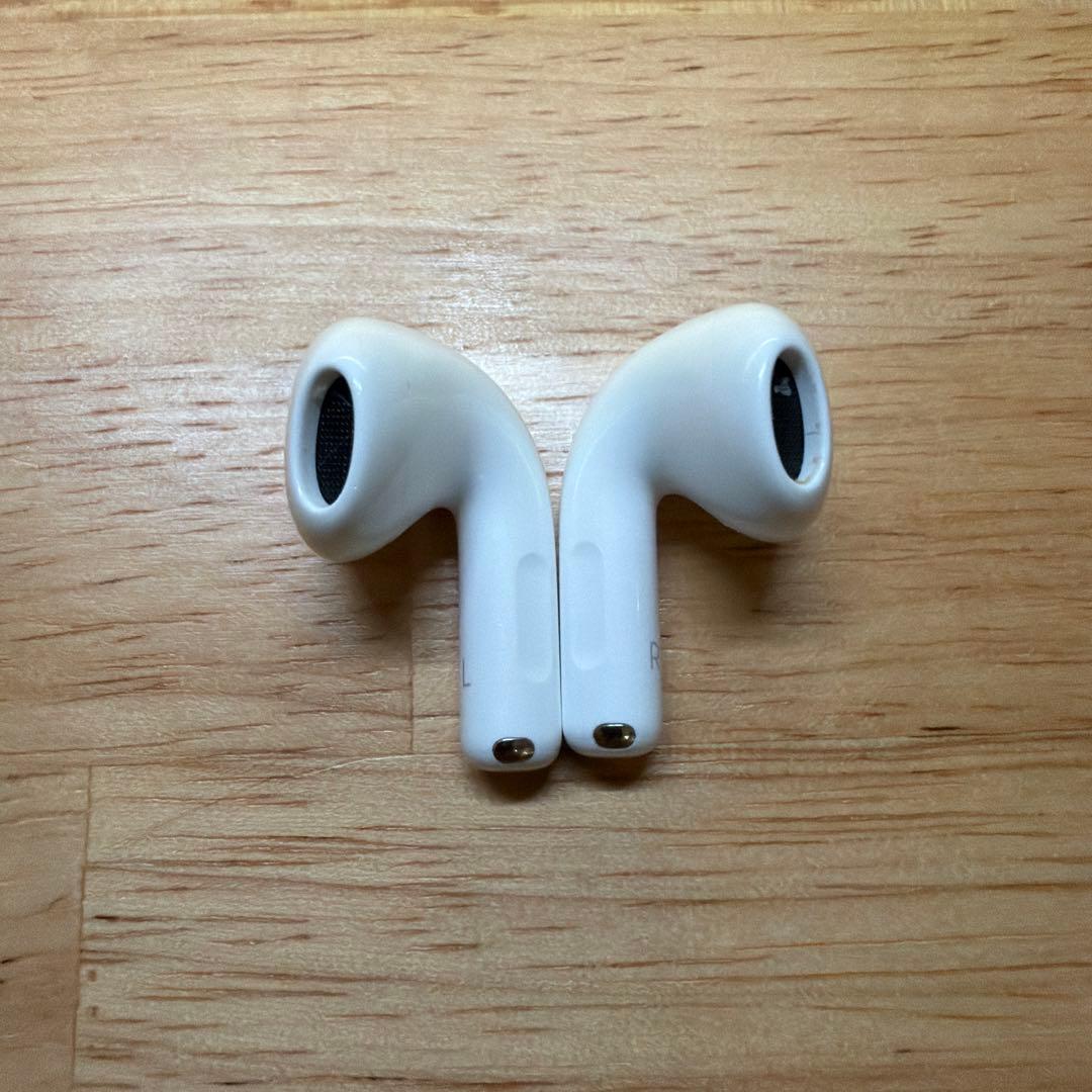 AirPods4 A3053 Apple Store購入品　ケース付き