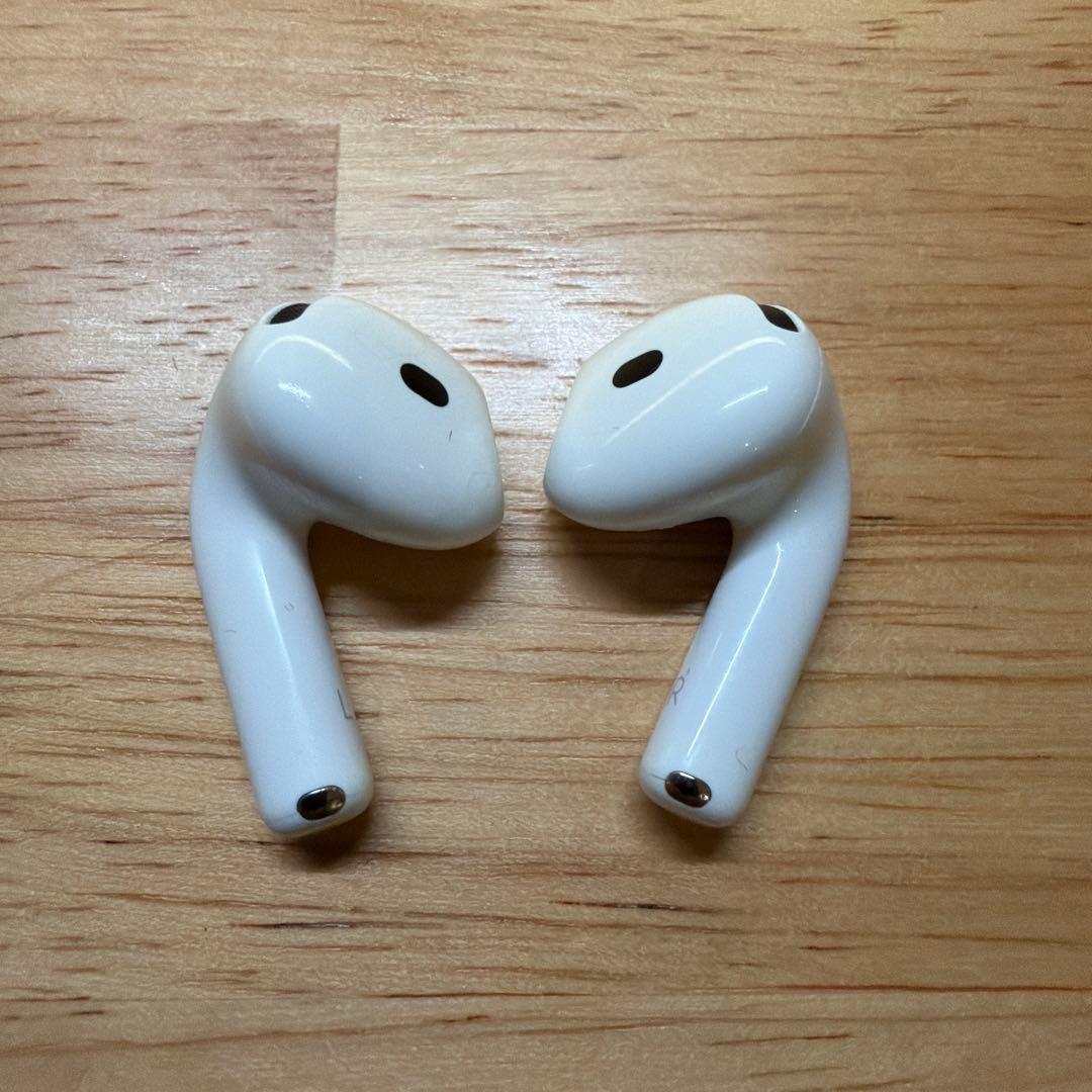 AirPods4 A3053 Apple Store購入品　ケース付き