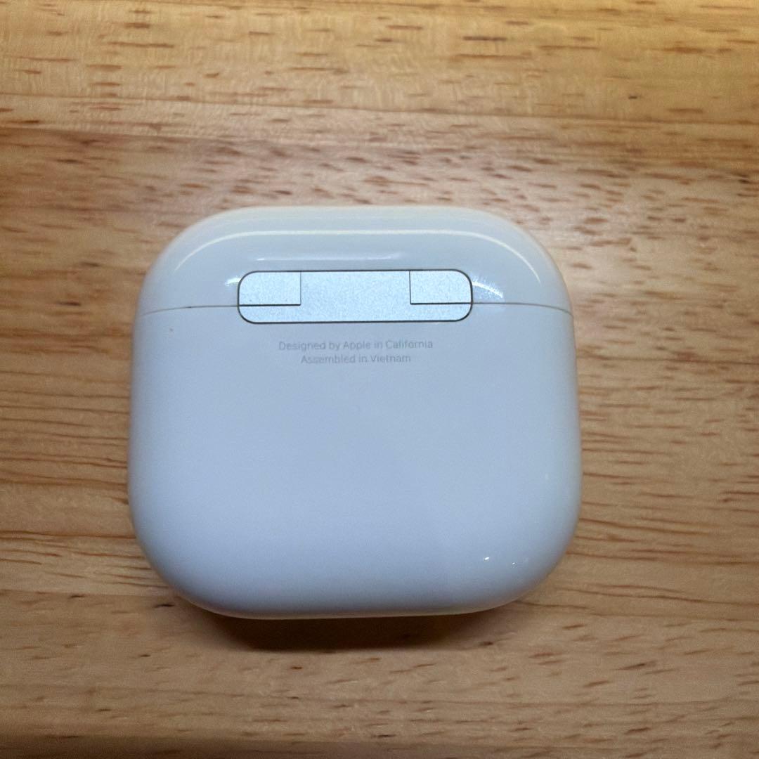 AirPods4 A3053 Apple Store購入品　ケース付き