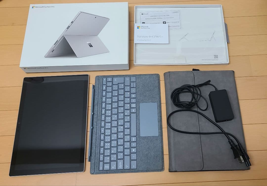 Surface Pro 6 本体 + キーボード + ACアダプター+ケース
