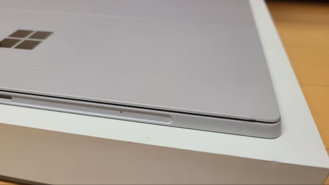 Surface Pro 6 本体 + キーボード + ACアダプター+ケース