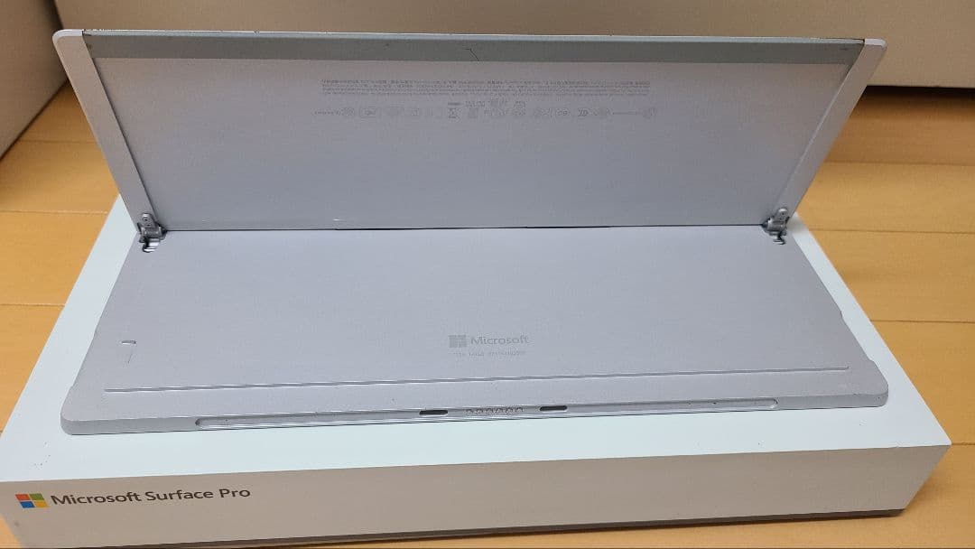 Surface Pro 6 本体 + キーボード + ACアダプター+ケース