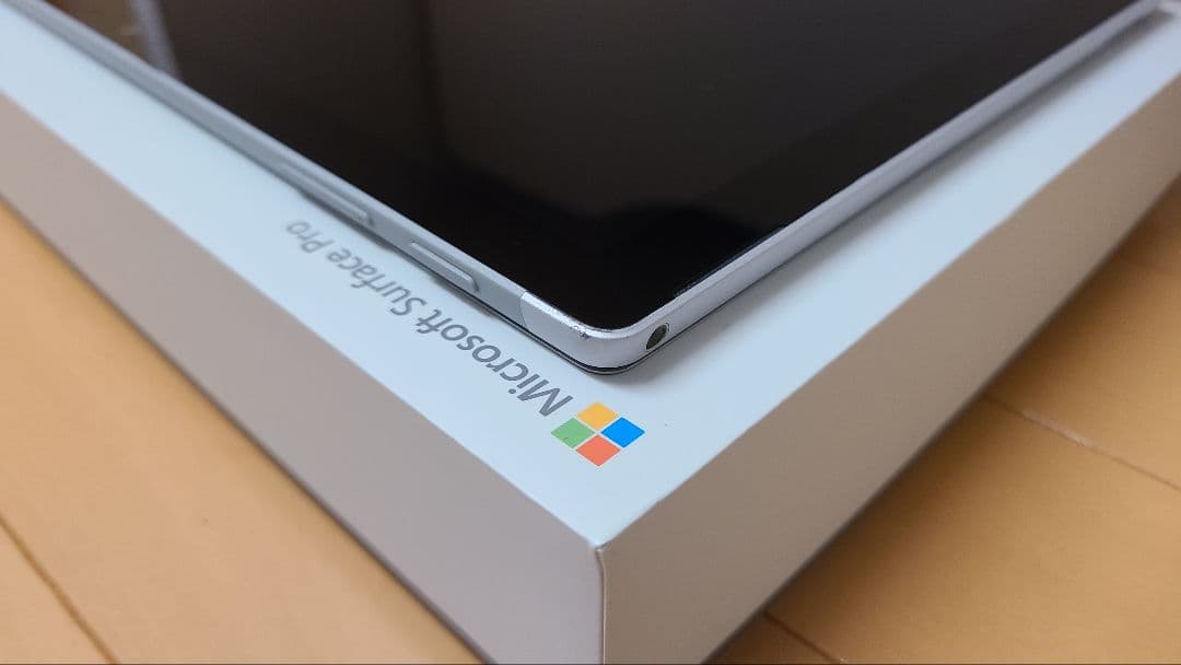 Surface Pro 6 本体 + キーボード + ACアダプター+ケース