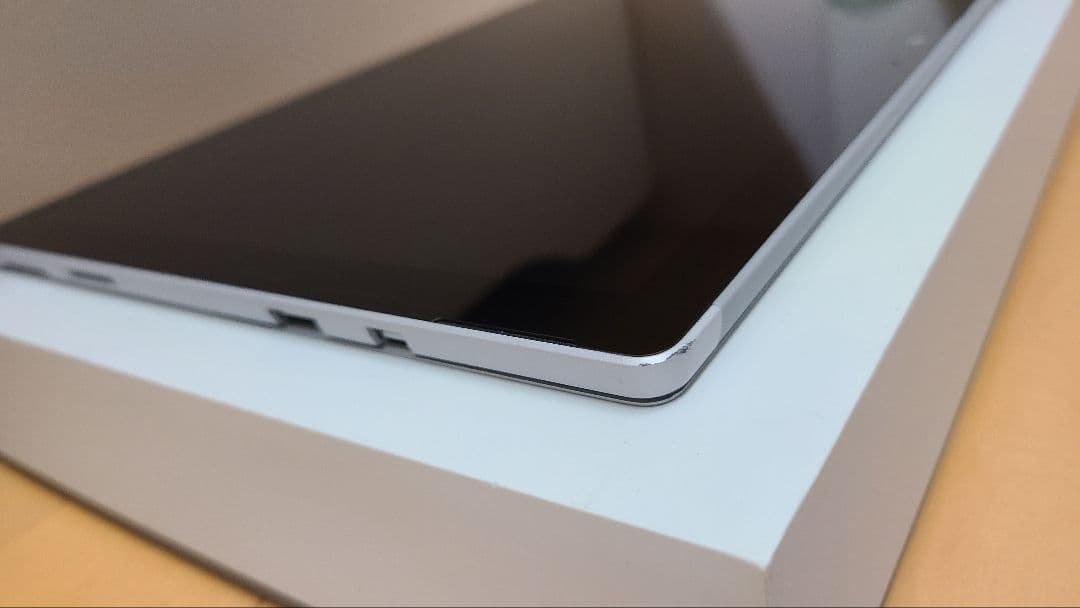 Surface Pro 6 本体 + キーボード + ACアダプター+ケース