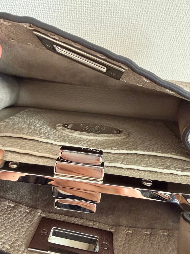 FENDI セレリア ピーカブー アイシーユー スモール コルダ