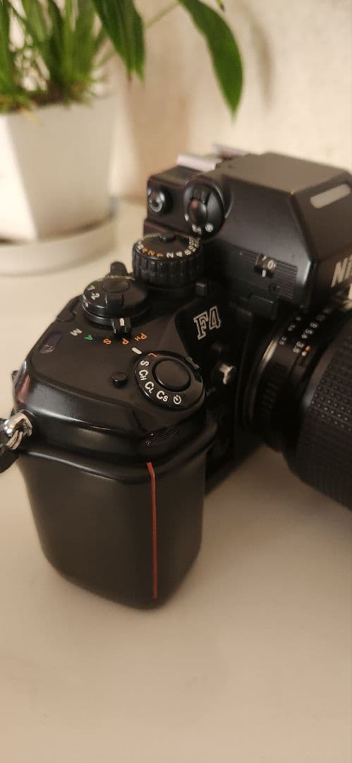 【美品】ニコン NIKON F4 フィルムカメラ　AF一眼レフ