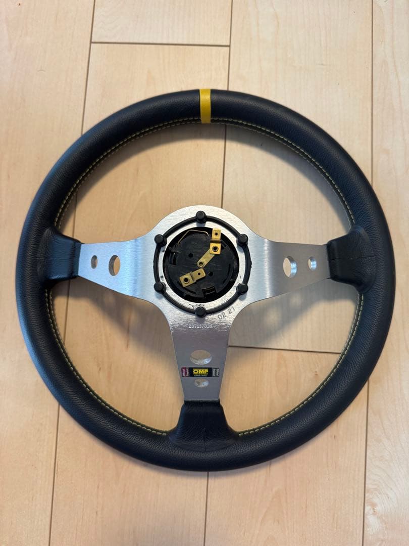 OMP ステアリング　コルシカ　ディープコーン 350mm