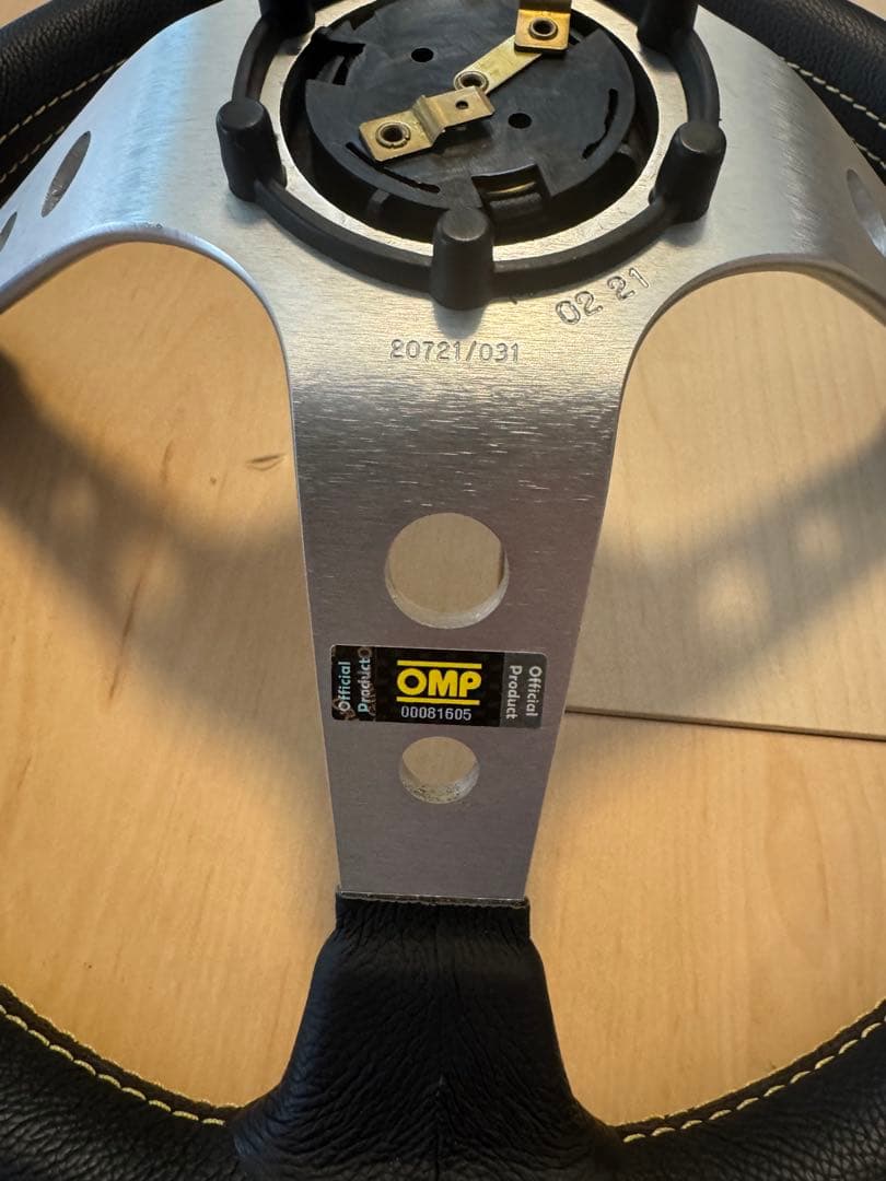 OMP ステアリング　コルシカ　ディープコーン 350mm