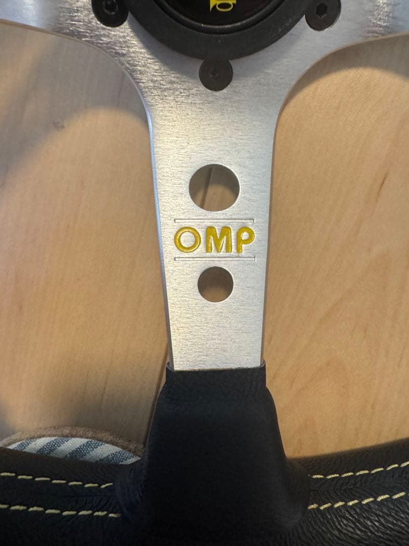 OMP ステアリング　コルシカ　ディープコーン 350mm