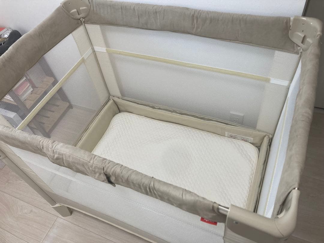 ココネルエアープラス aprica ホワイト ベージュ