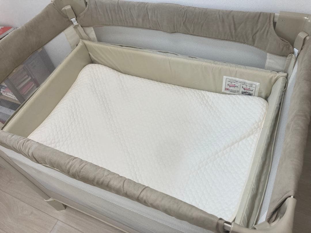 ココネルエアープラス aprica ホワイト ベージュ