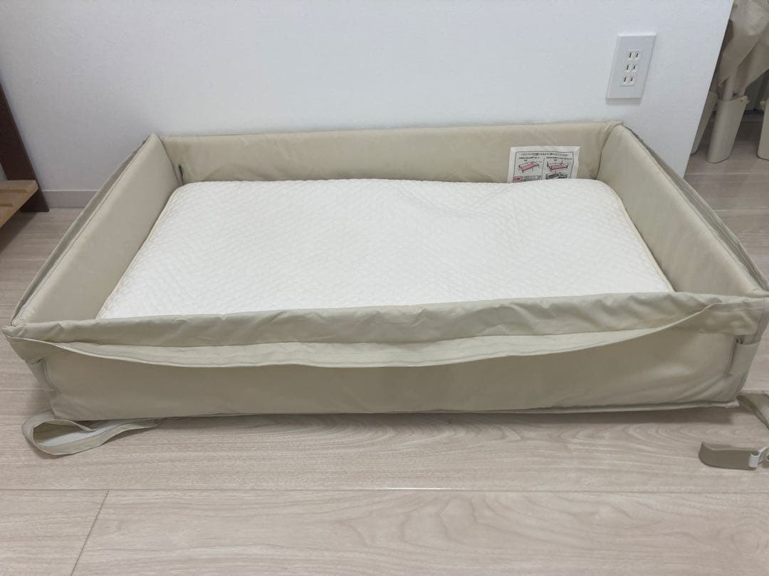 ココネルエアープラス aprica ホワイト ベージュ