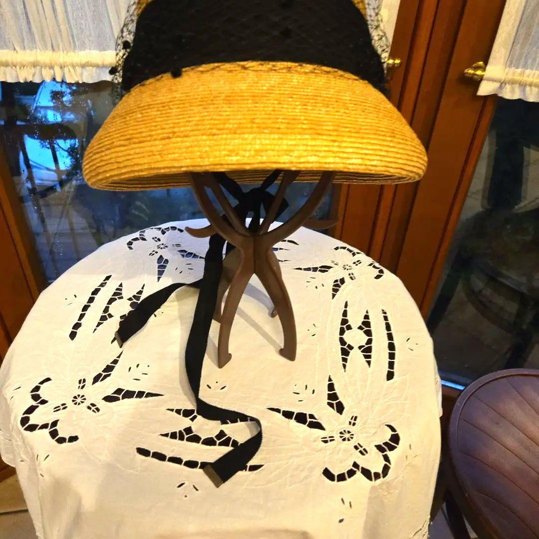 ベージュ 麦わら帽子 黒いネット装飾