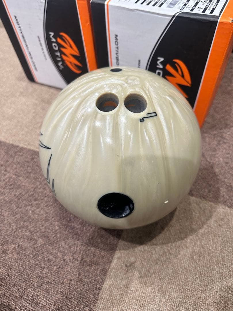 ハンマー　ブラックウイドーゴーストパール ボウリングボール　15ポンド