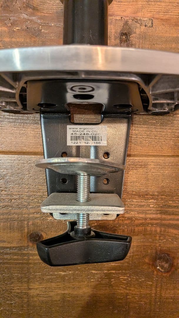 ERGOTRON LXデュアル デスク マウント アーム スタッキング②