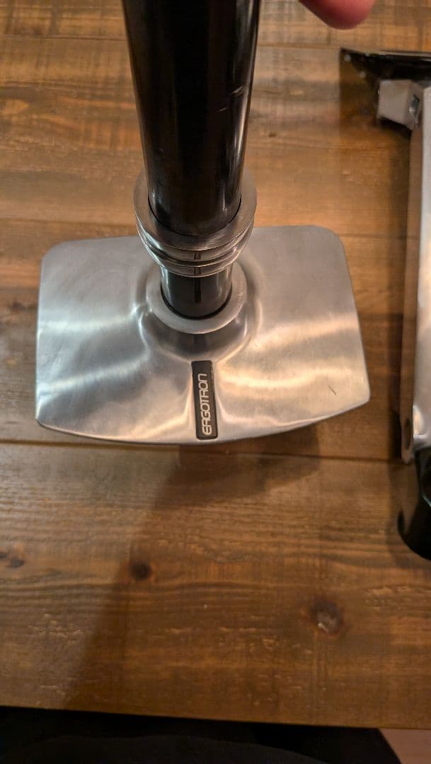 ERGOTRON LXデュアル デスク マウント アーム スタッキング②