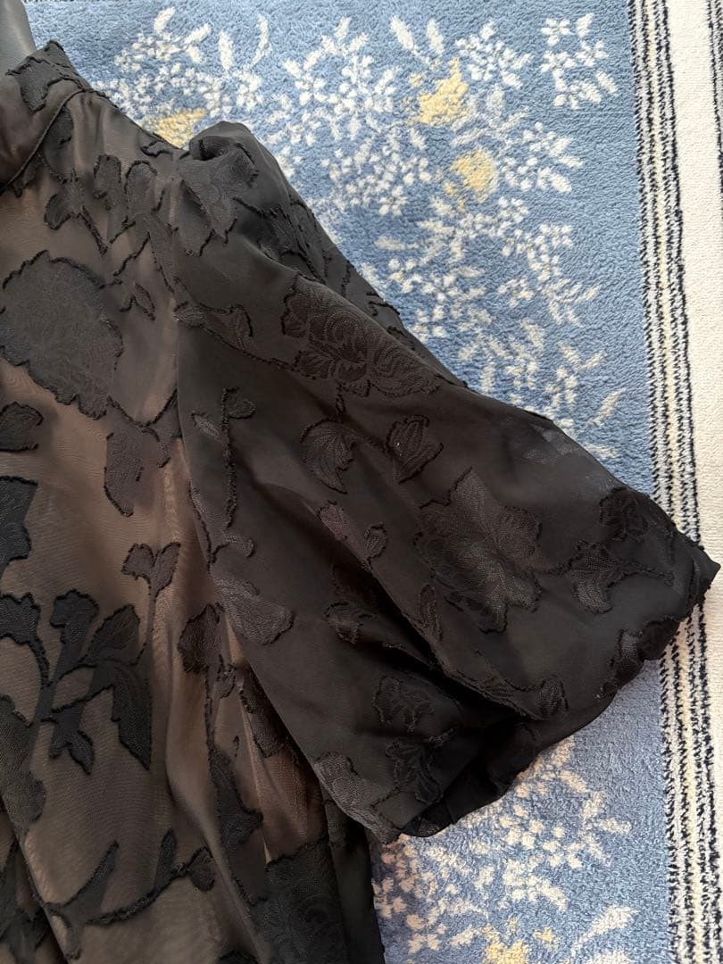 ブラックフラワー柄パーティードレス