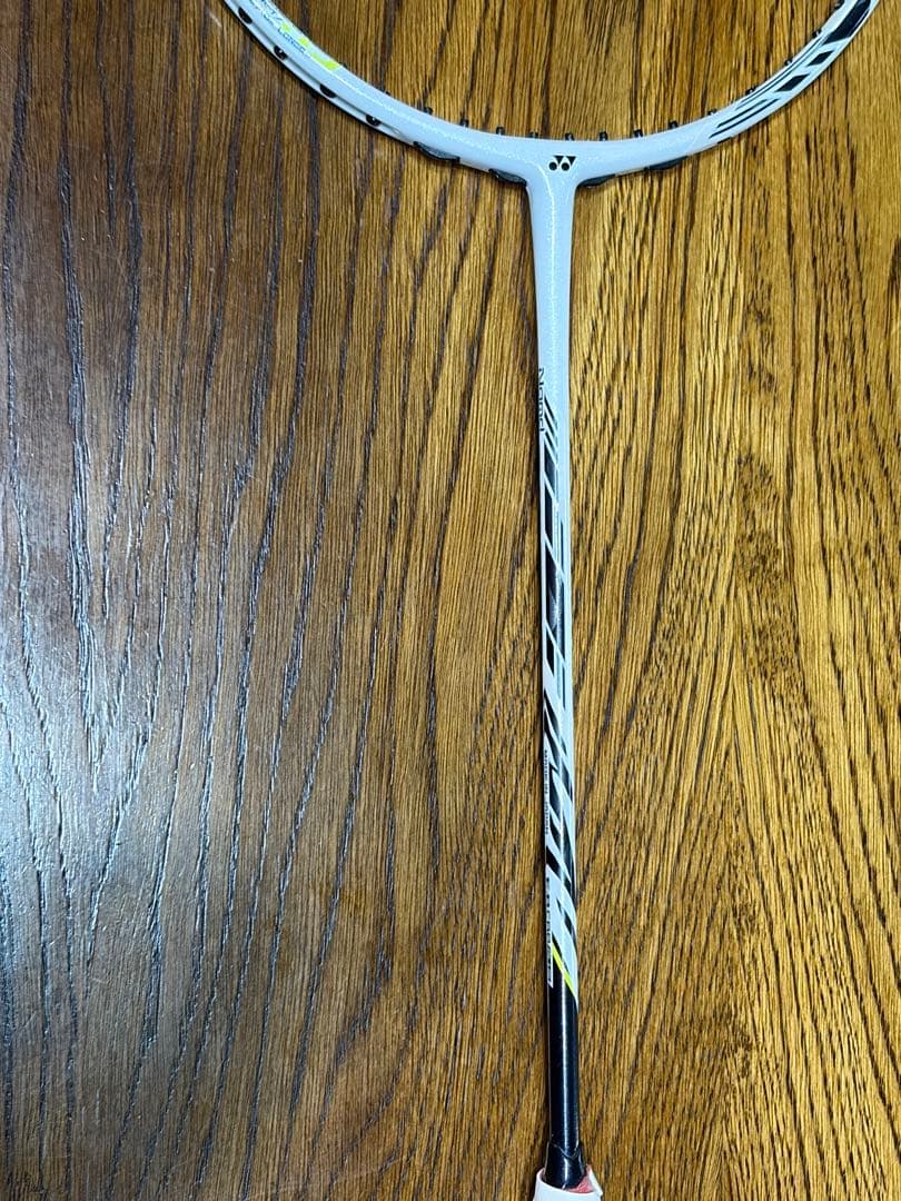 YONEX ASTROX 99プロ4uG5ホワイト/ブラック/イエロー