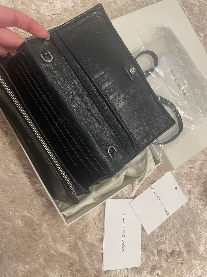 バレンシアガ　ストラップ付き　長財布