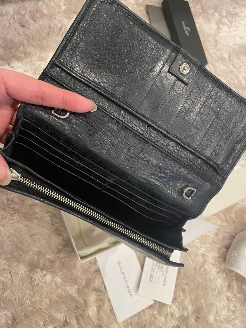 バレンシアガ　ストラップ付き　長財布