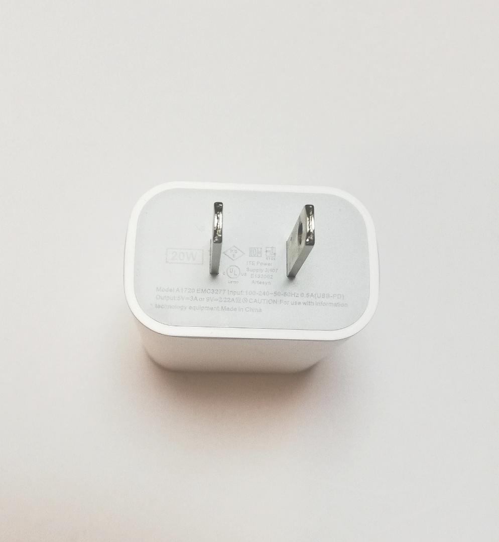 20w 急速充電器　iPhone USB-C電源アダプタ