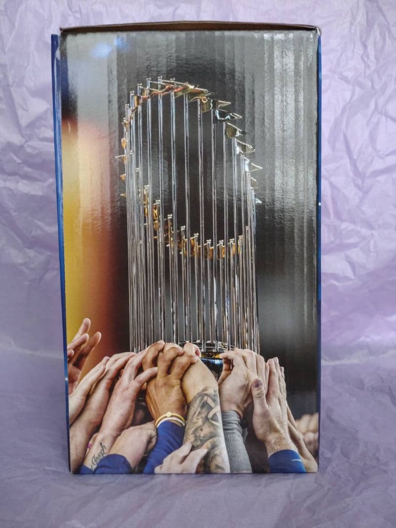 2点セット ワールドシリーズトロフィー & ブレイク•スネル投手 ボブルヘッド