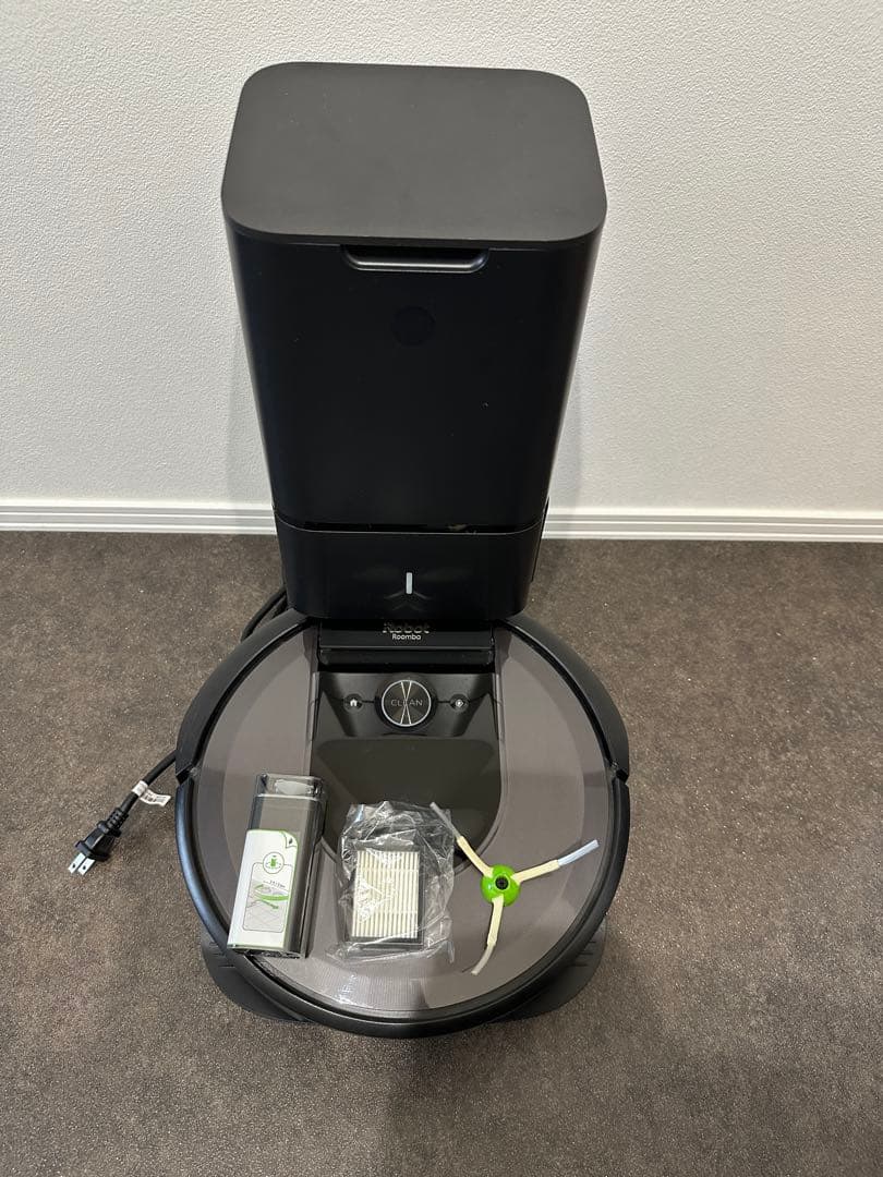 お掃除ロボット　ルンバi7 本体➕ダストクリーナー　ブラック　【美品】