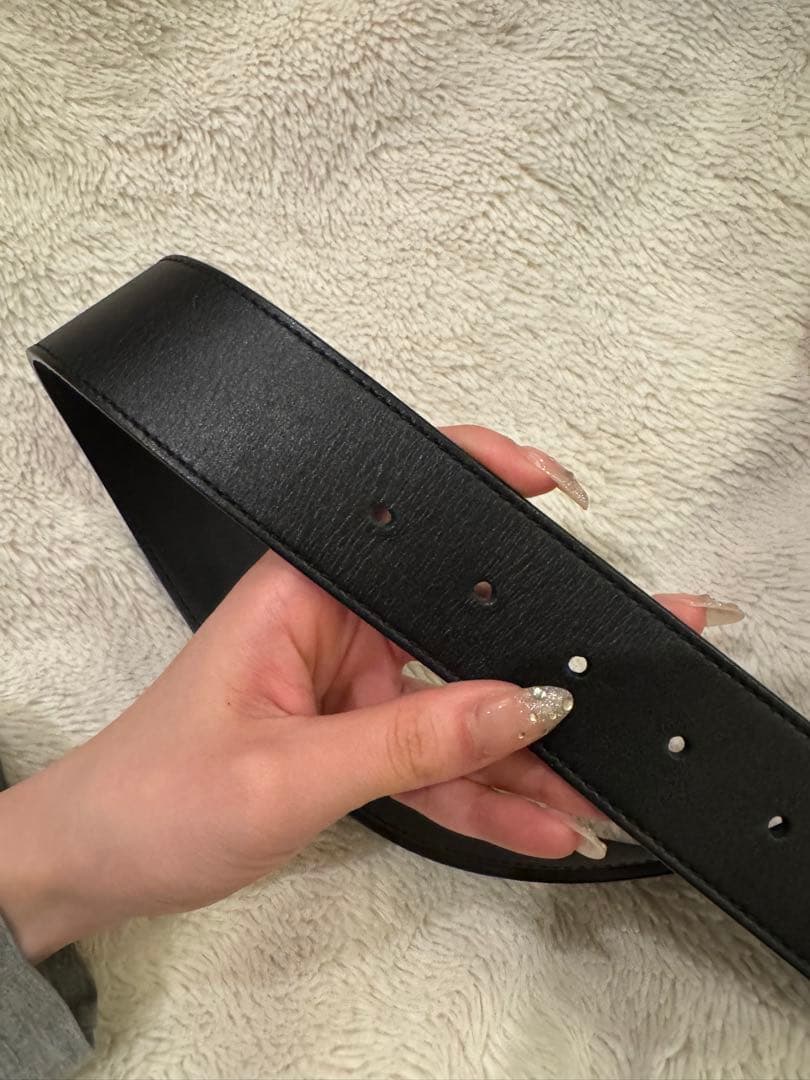 GUCCI ブラックレザーベルト パールバックル