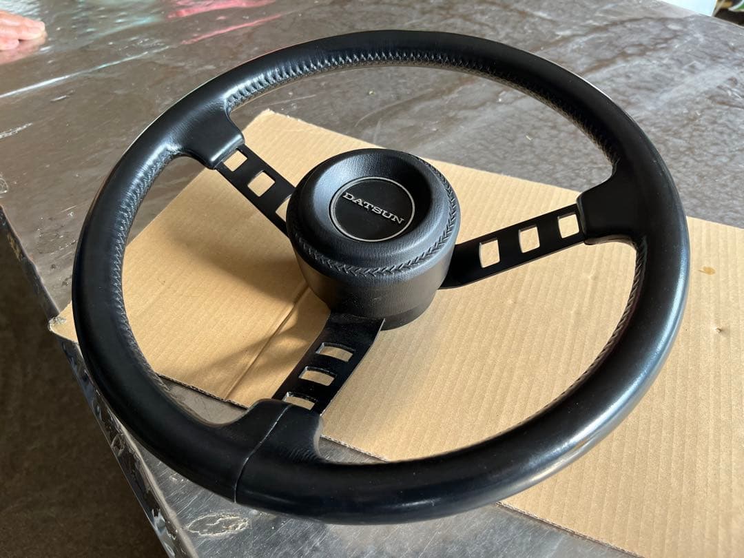 ダットサンコンペレプリカステアリングホーンボタン付き