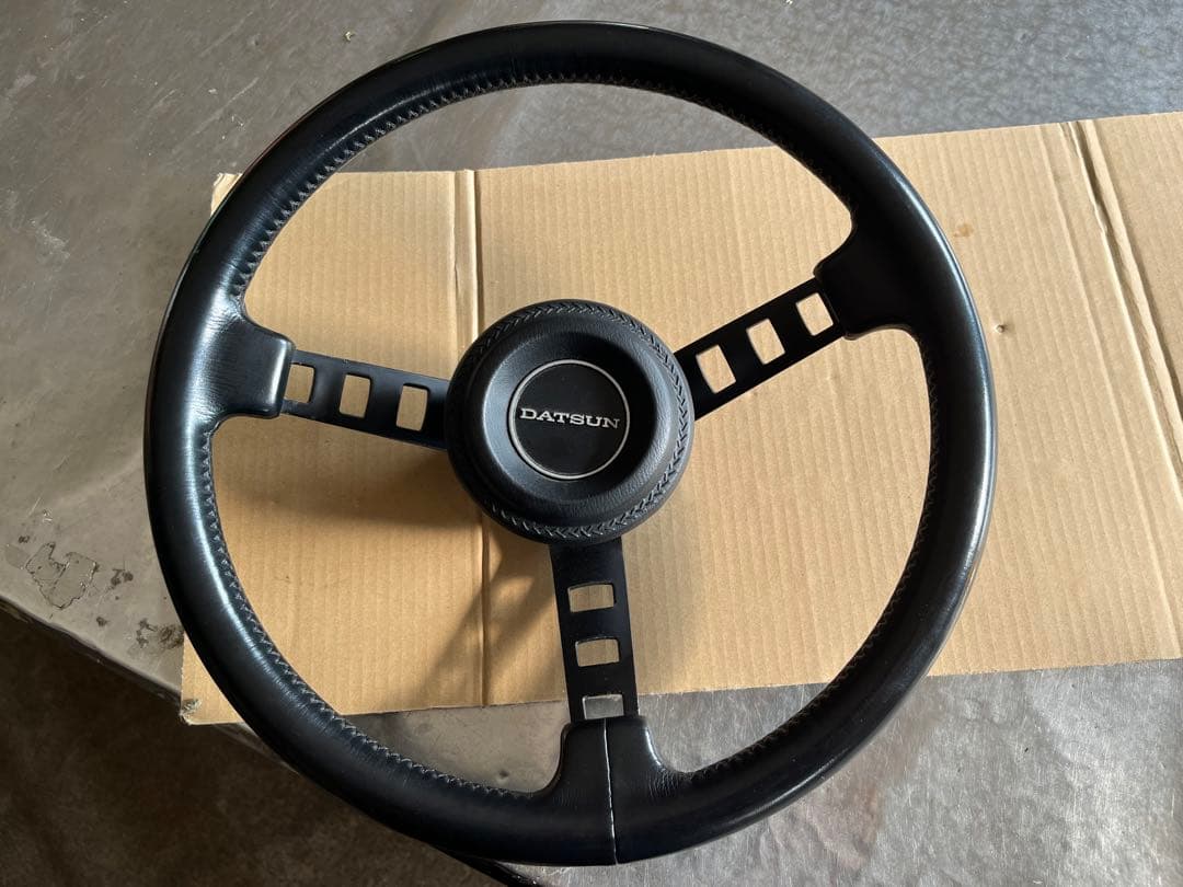 ダットサンコンペレプリカステアリングホーンボタン付き
