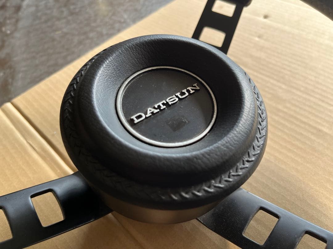 ダットサンコンペレプリカステアリングホーンボタン付き
