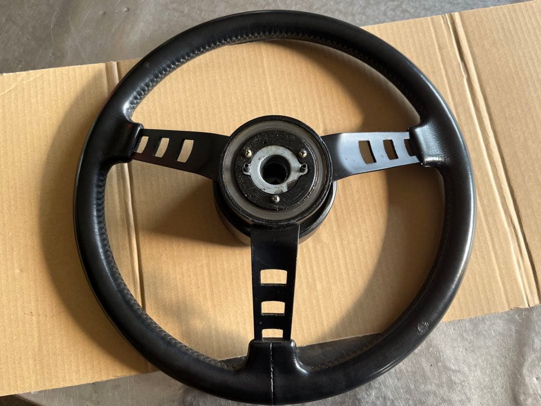 ダットサンコンペレプリカステアリングホーンボタン付き