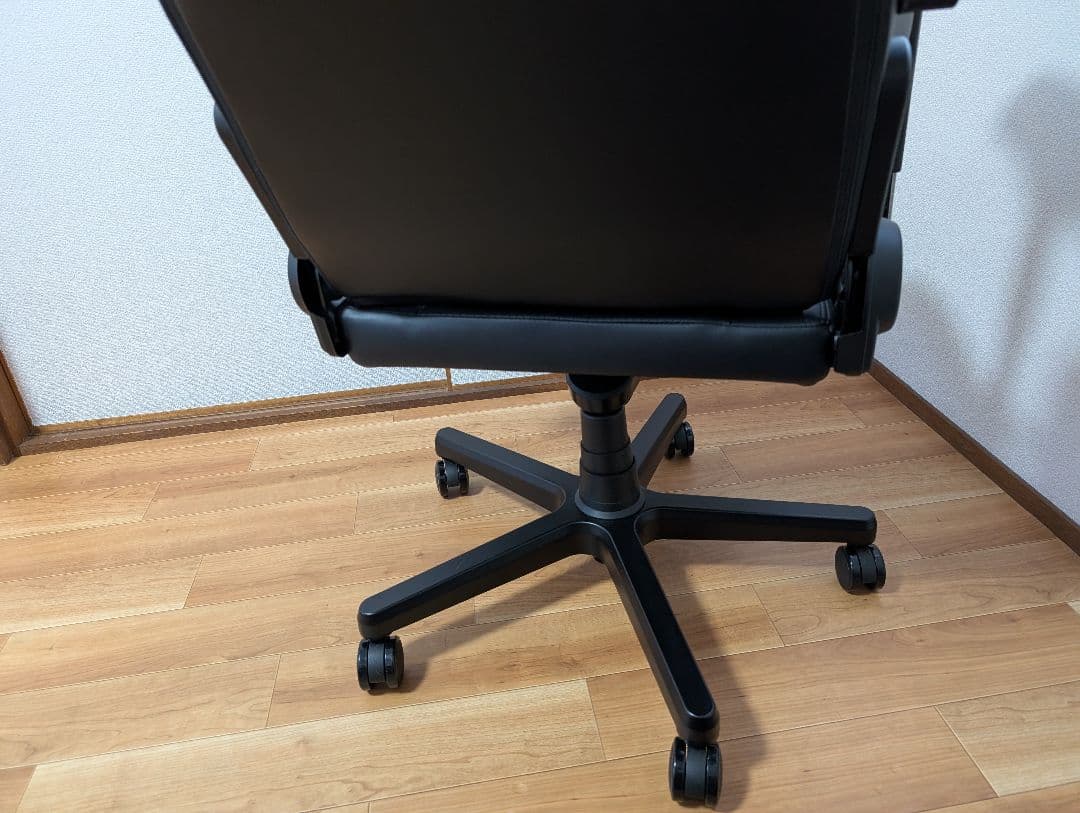 【今週限定値下げ！美品】noblechairs HERO ＋座布団＆肘サポ付き