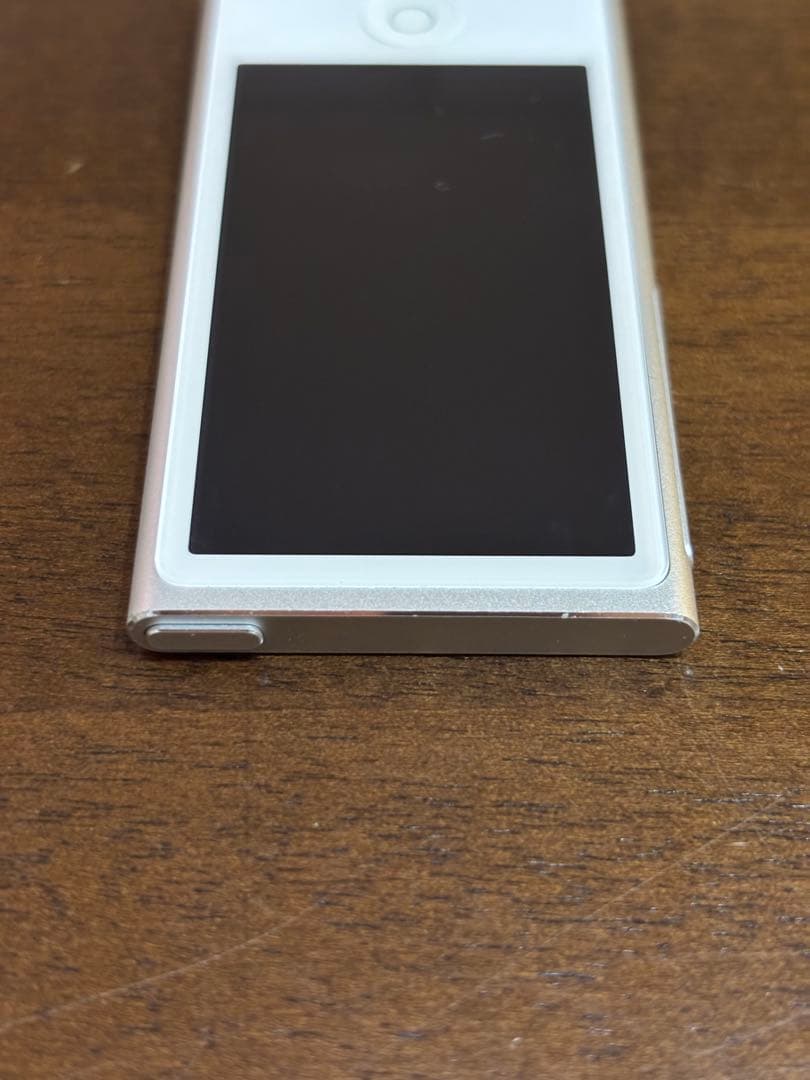 南*郷様 新品同様 Apple iPod Nano 第７世代 16GB シルバー