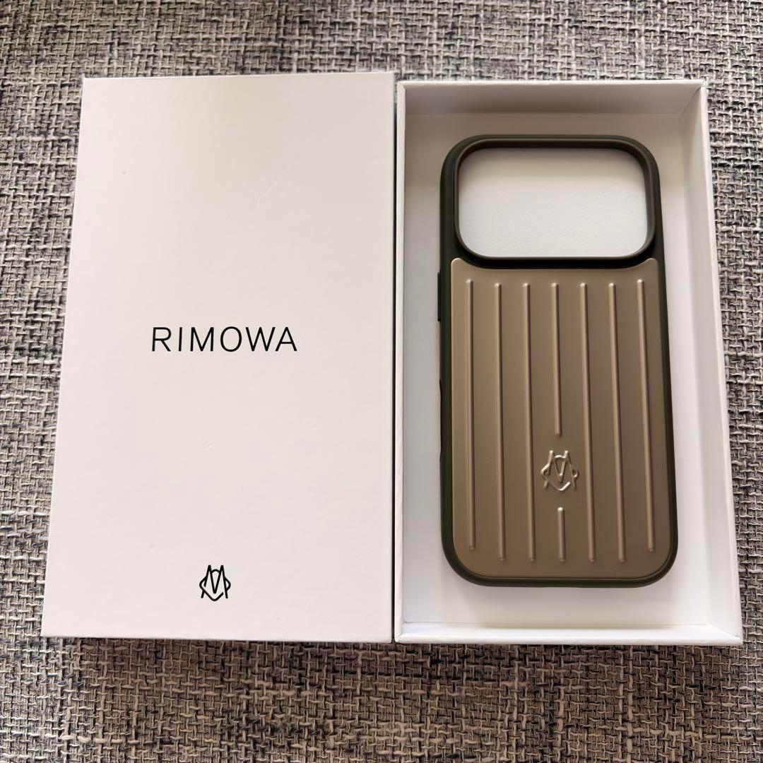 リモワRIMOWA iPhone 17 Proケース チタニウム