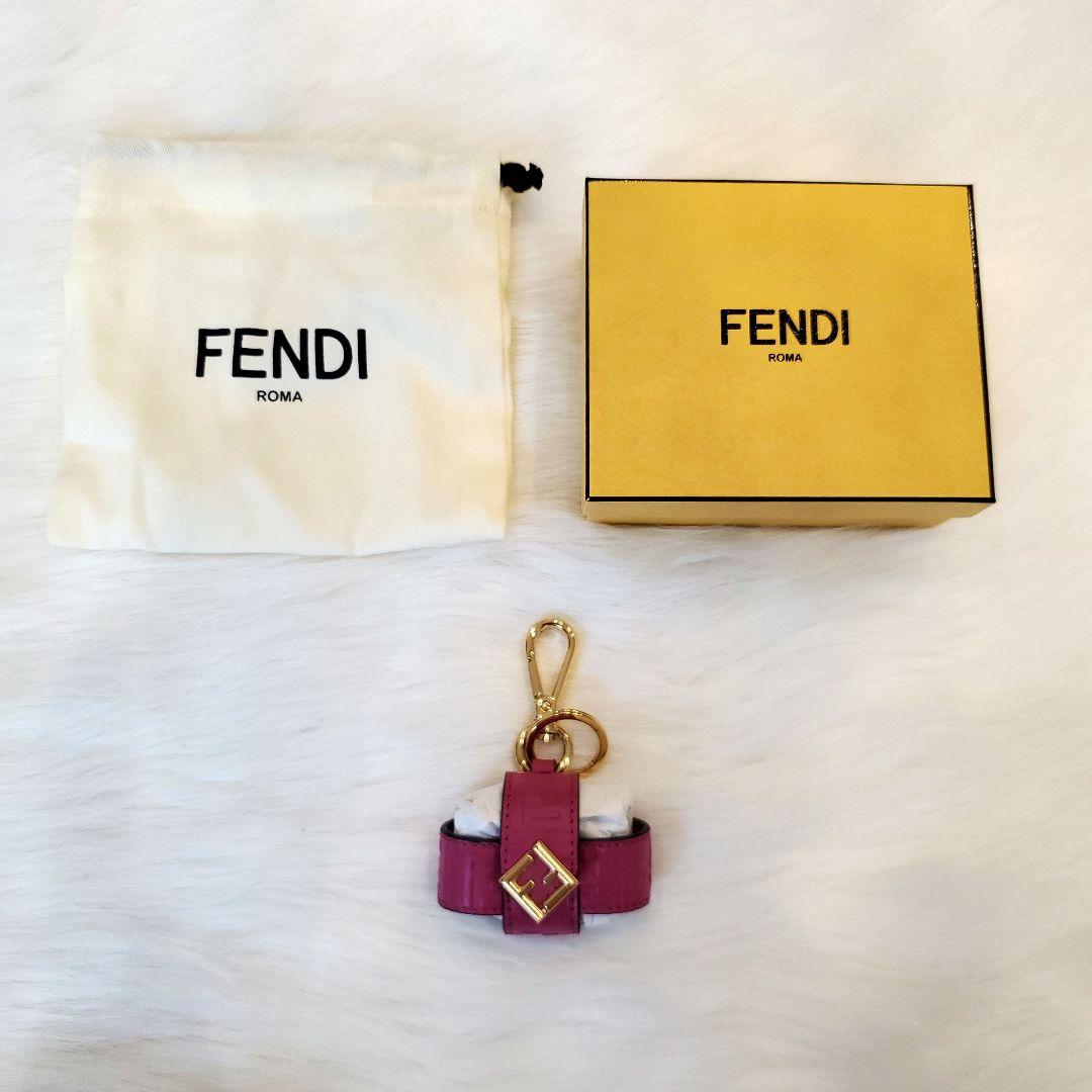 正規店購入☆新品☆FENDI AirPods Proケース　キーホルダー