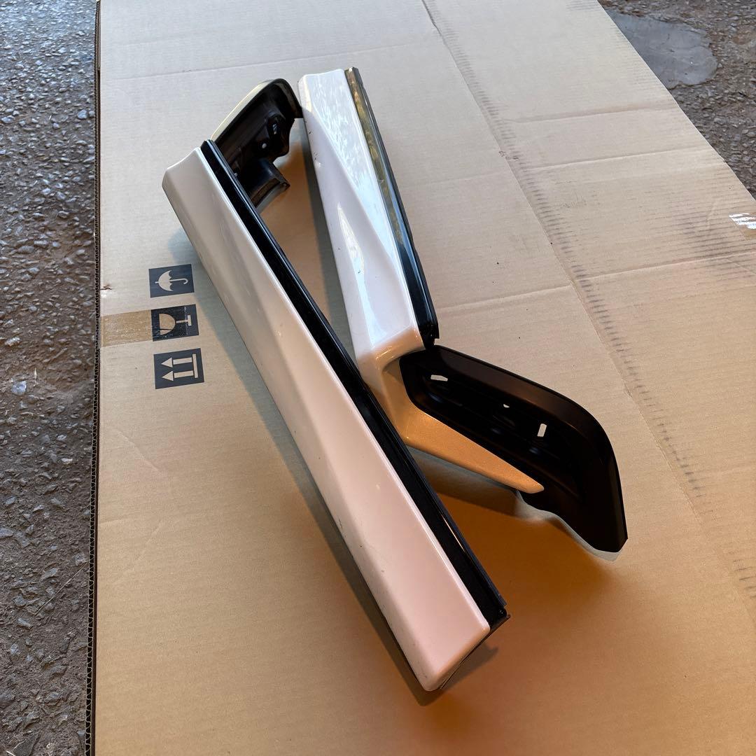 トヨタ　クラウンRS TRDスポイラ　リヤ　サイドのみ