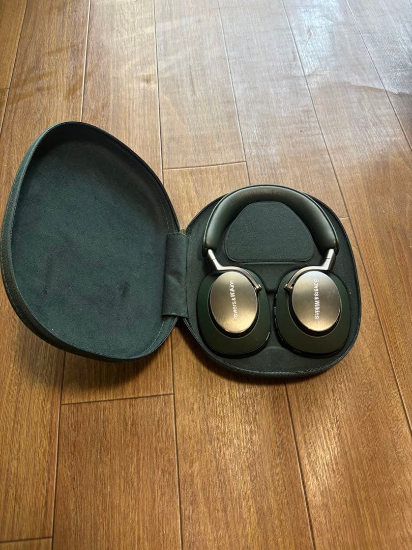 Bowers & Wilkins Px8 ダークフォレスト