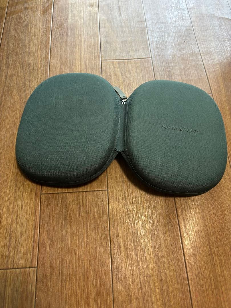 Bowers & Wilkins Px8 ダークフォレスト