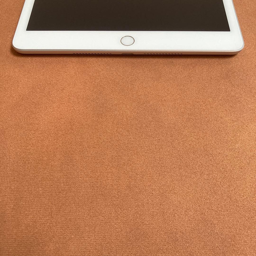 3677 外観美品☆電池ほぼ新品☆iPad8第8世代32GB SIMフリー☆