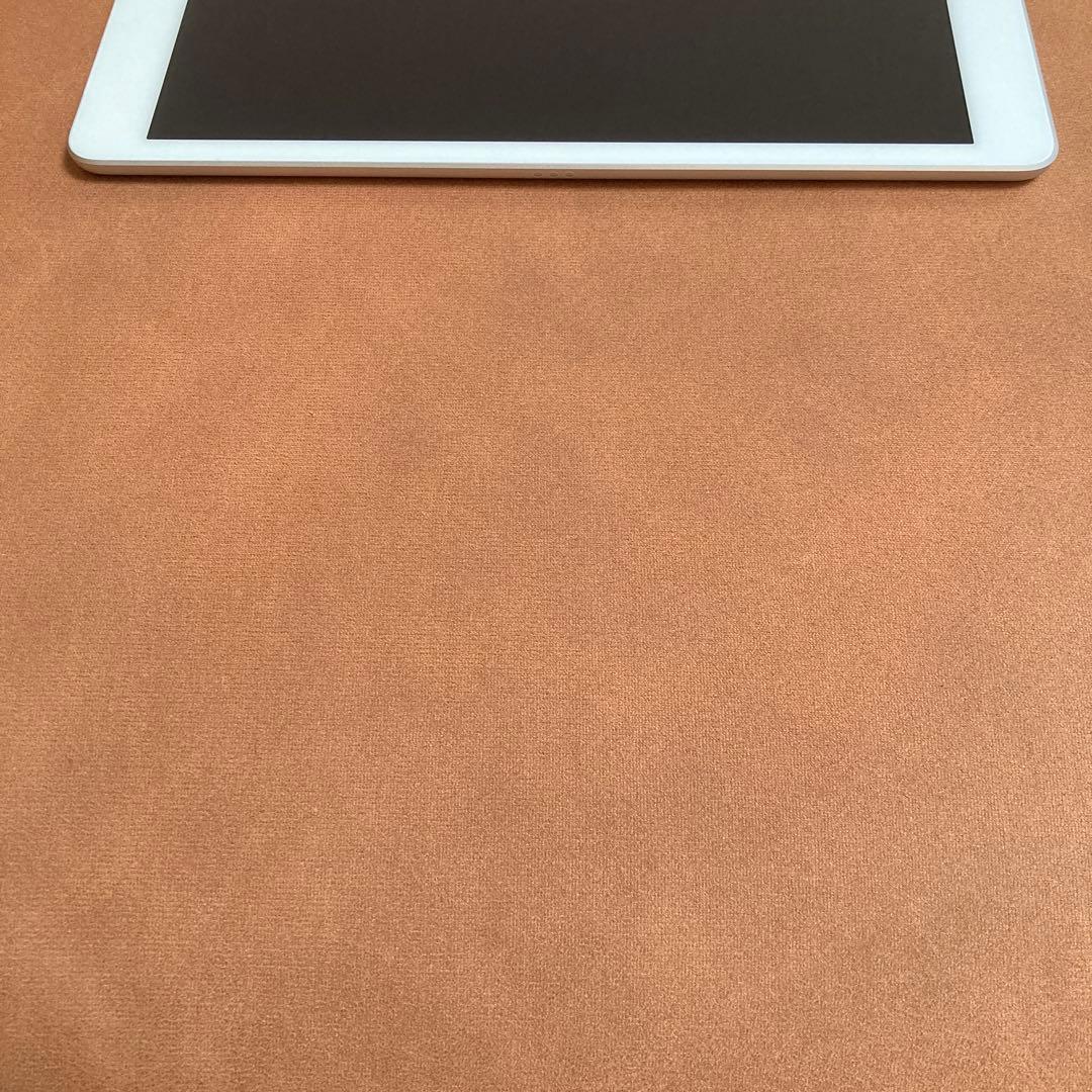 3677 外観美品☆電池ほぼ新品☆iPad8第8世代32GB SIMフリー☆