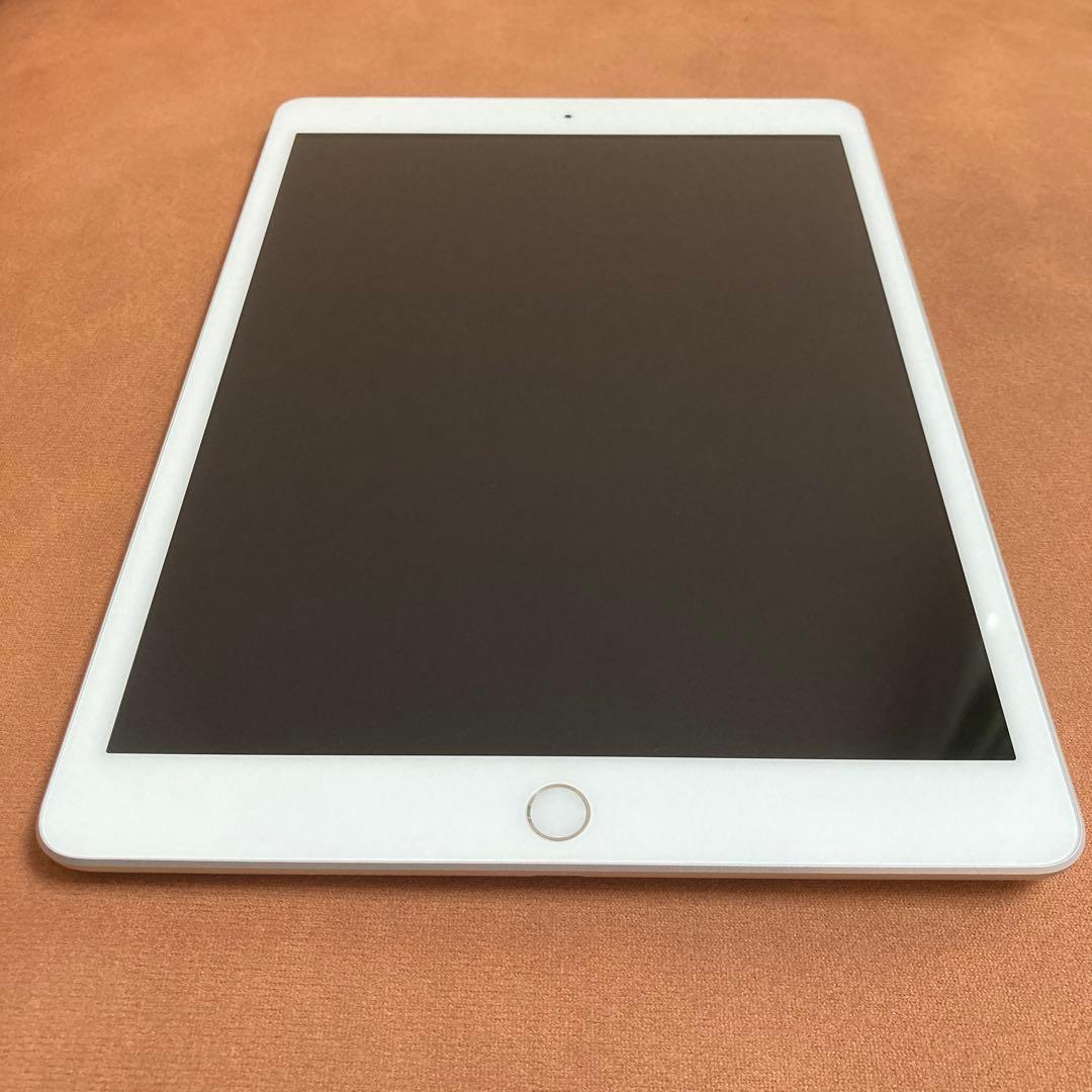 3677 外観美品☆電池ほぼ新品☆iPad8第8世代32GB SIMフリー☆