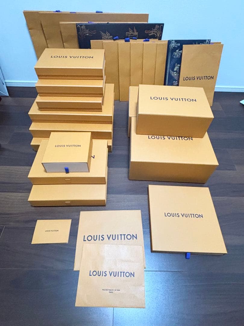 ルイヴィトン 空箱13個、袋14個 その他