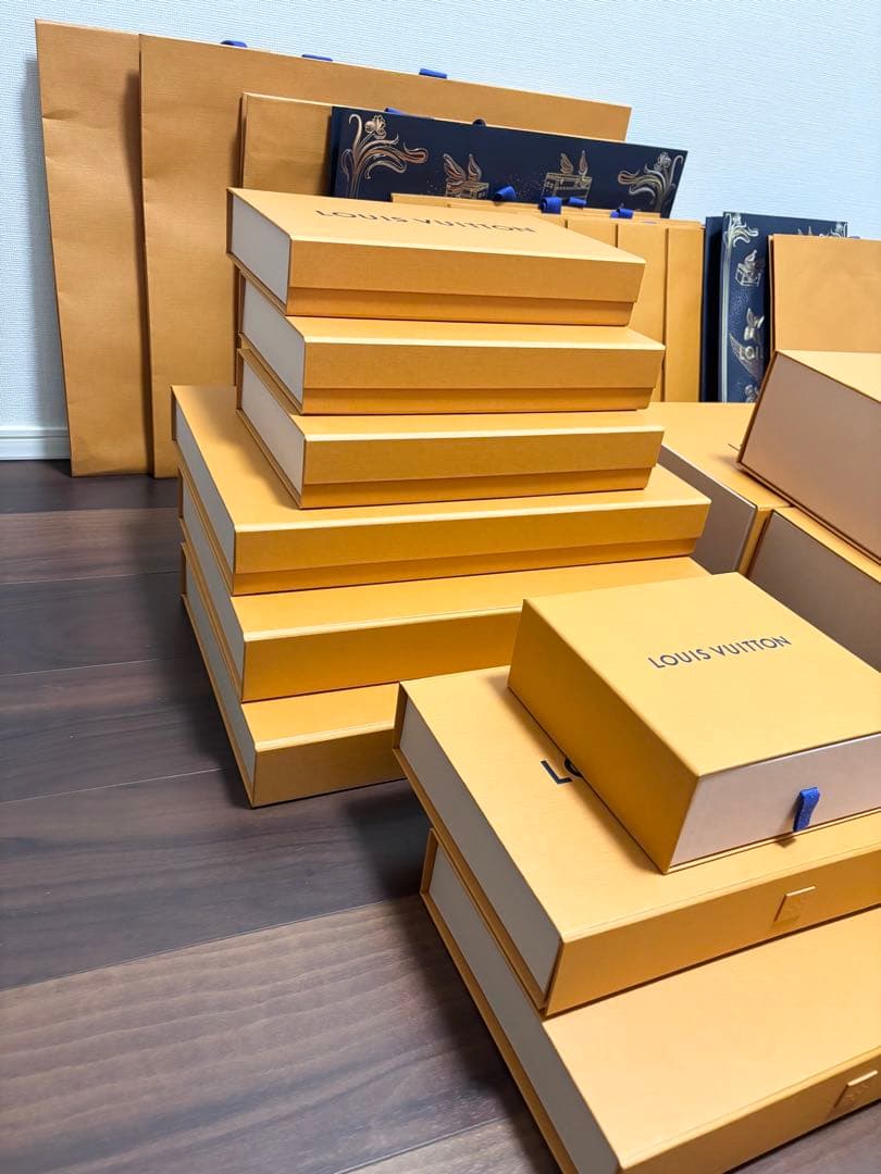 ルイヴィトン 空箱13個、袋14個 その他