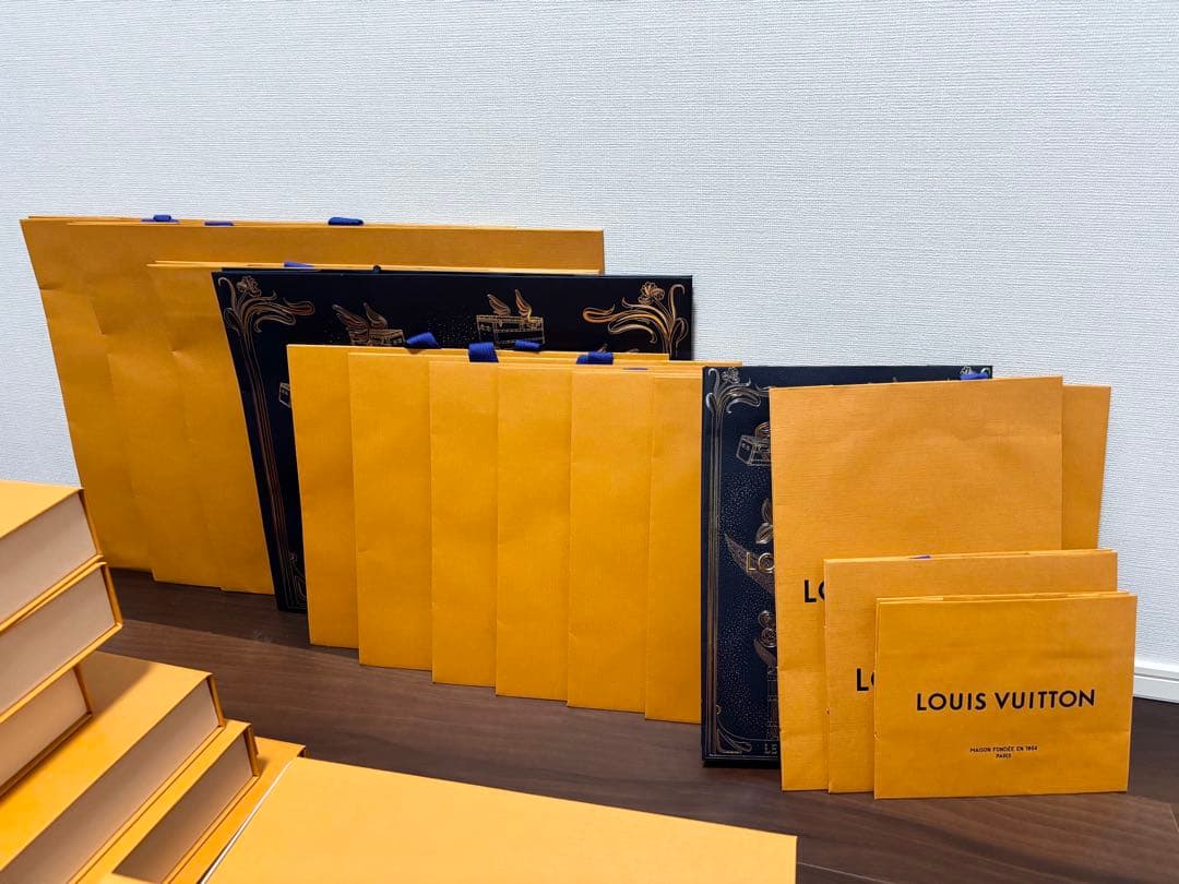 ルイヴィトン 空箱13個、袋14個 その他