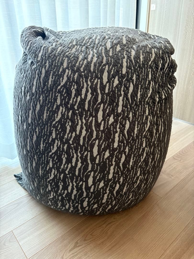 Luxe Lite ビーズクッション ブラック・ホワイト